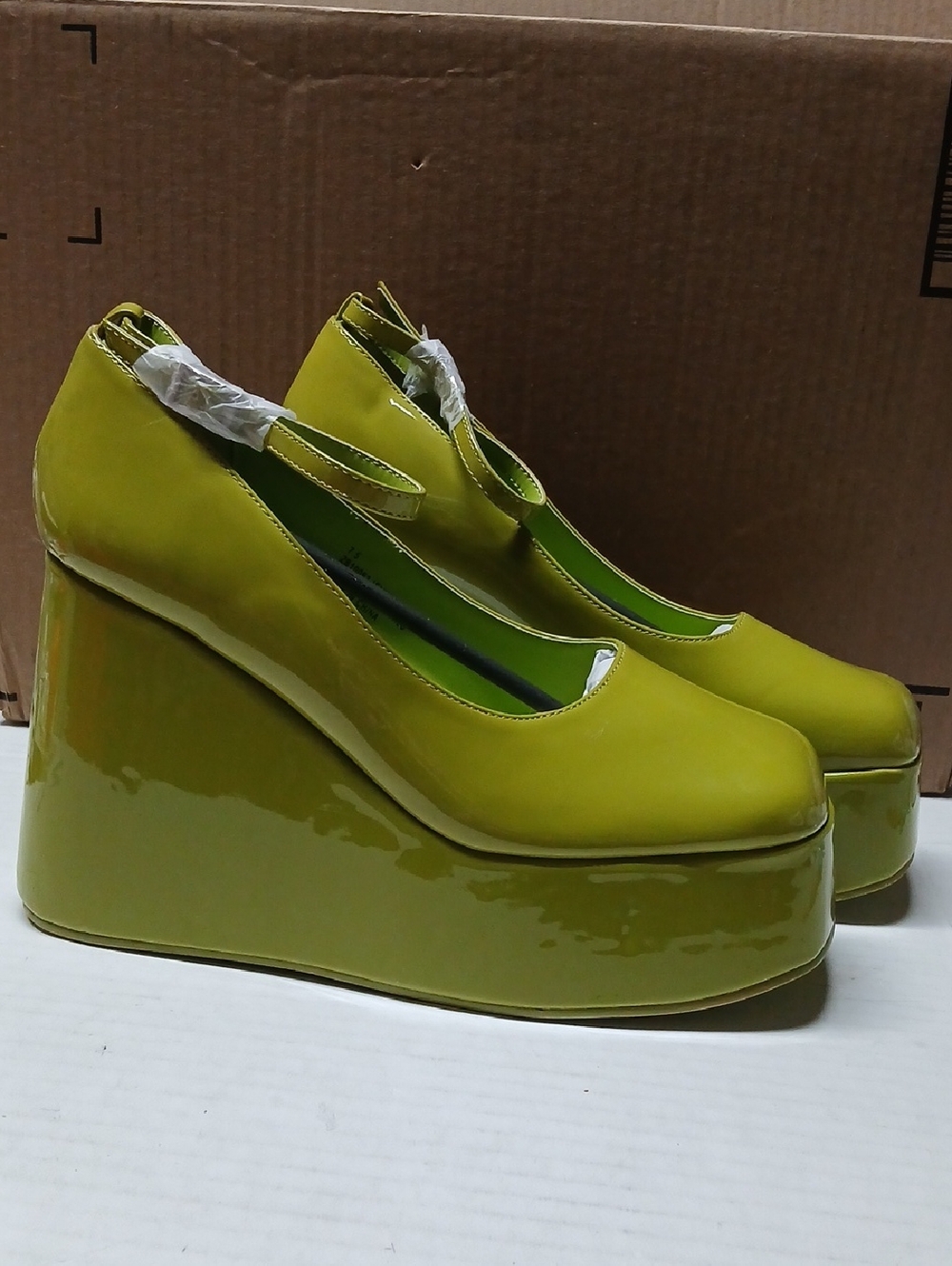 Cape Robbin Jenny Lime Green Mary Jane Ankle Strap Platform Wedge Heels 7 RARE